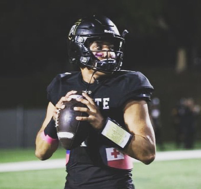 OLCoachCam's tweet photo. 2022 Servite QB @thenoah_fifita1 has been balling all “off-season” #1 QB in CA! Also carries a 4.3 GPA! #NationalRecruit #ScholarBaller #ServiteFootball #ElCapitan #JuiceCounty🥤🍊 https://t.co/TQHzvUjLUZ