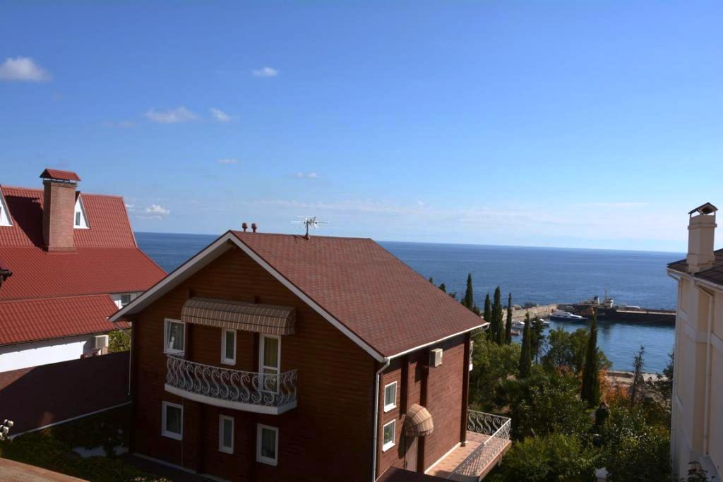 массандра с моря. снять домик в ялте. дом ялтинская 56. вилла мария ялта. снять домик в ялте.