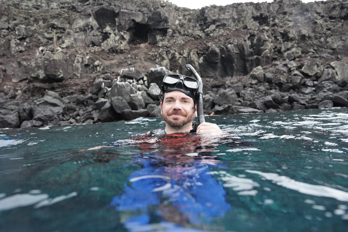 Digital Detox auf Galapagos - could be worse 😆. Unbeschreiblich, was wir in der letzten Woche alles erlebt haben. Wir waren völlig fasziniert von der Unterwasserwelt und fragen uns gerade, weshalb wir nicht bereits viel früher mit Schnorcheln angefangen haben.