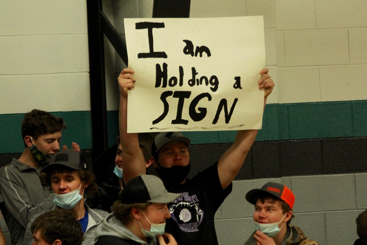 Dear fans, 

Pls bring signs to games. 

Sincerely,
your local sports reporter

S/o to @DakotaPrairieSD for the creativity and energy. 

#NDpreps
