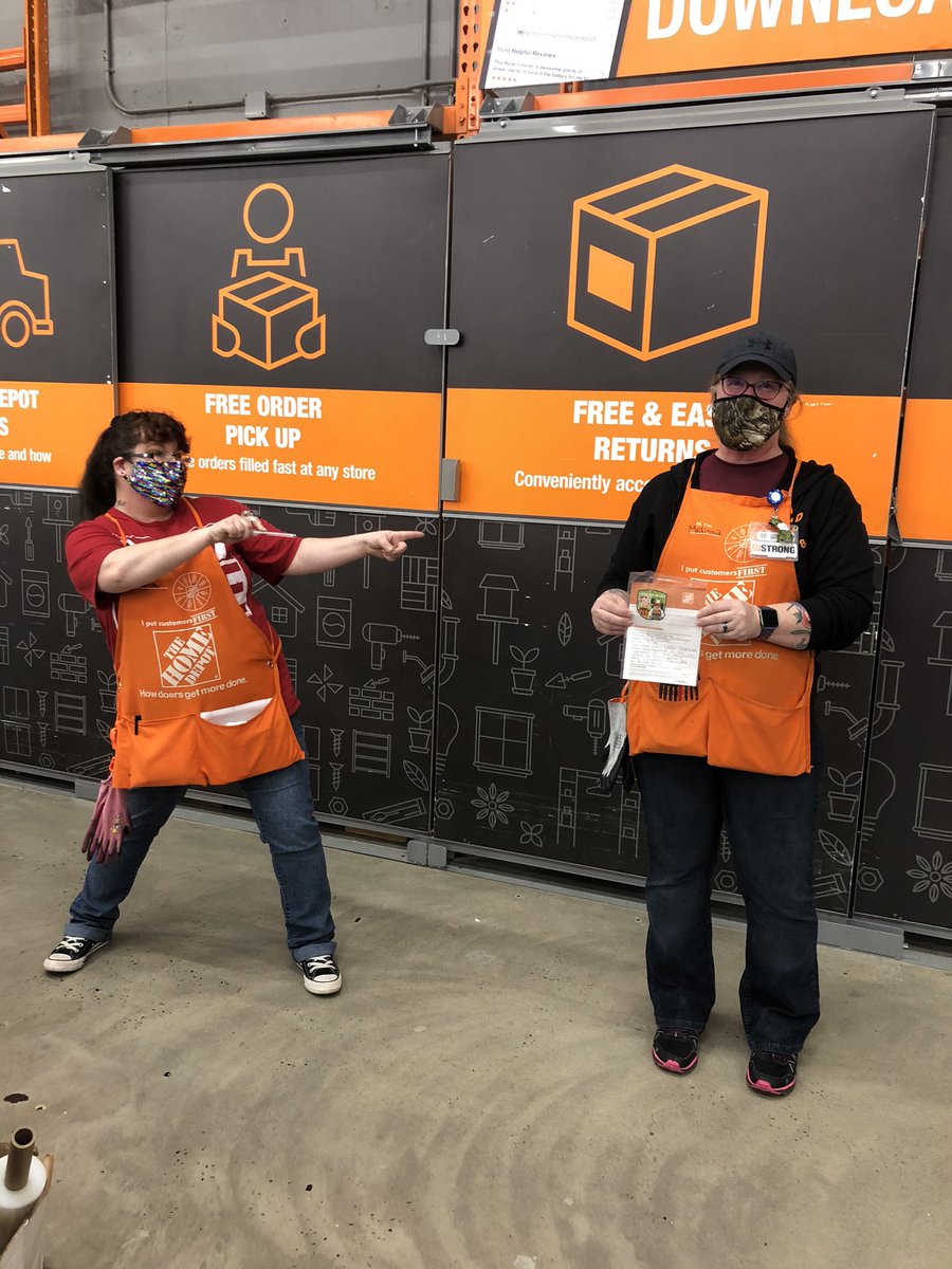 Recognizing Melissa at the Service desk for always digging into the business while offering world class customer service!!! #bigmean4718 @365THD <a href="/Katie_S_Slack/">Katie Slack</a>