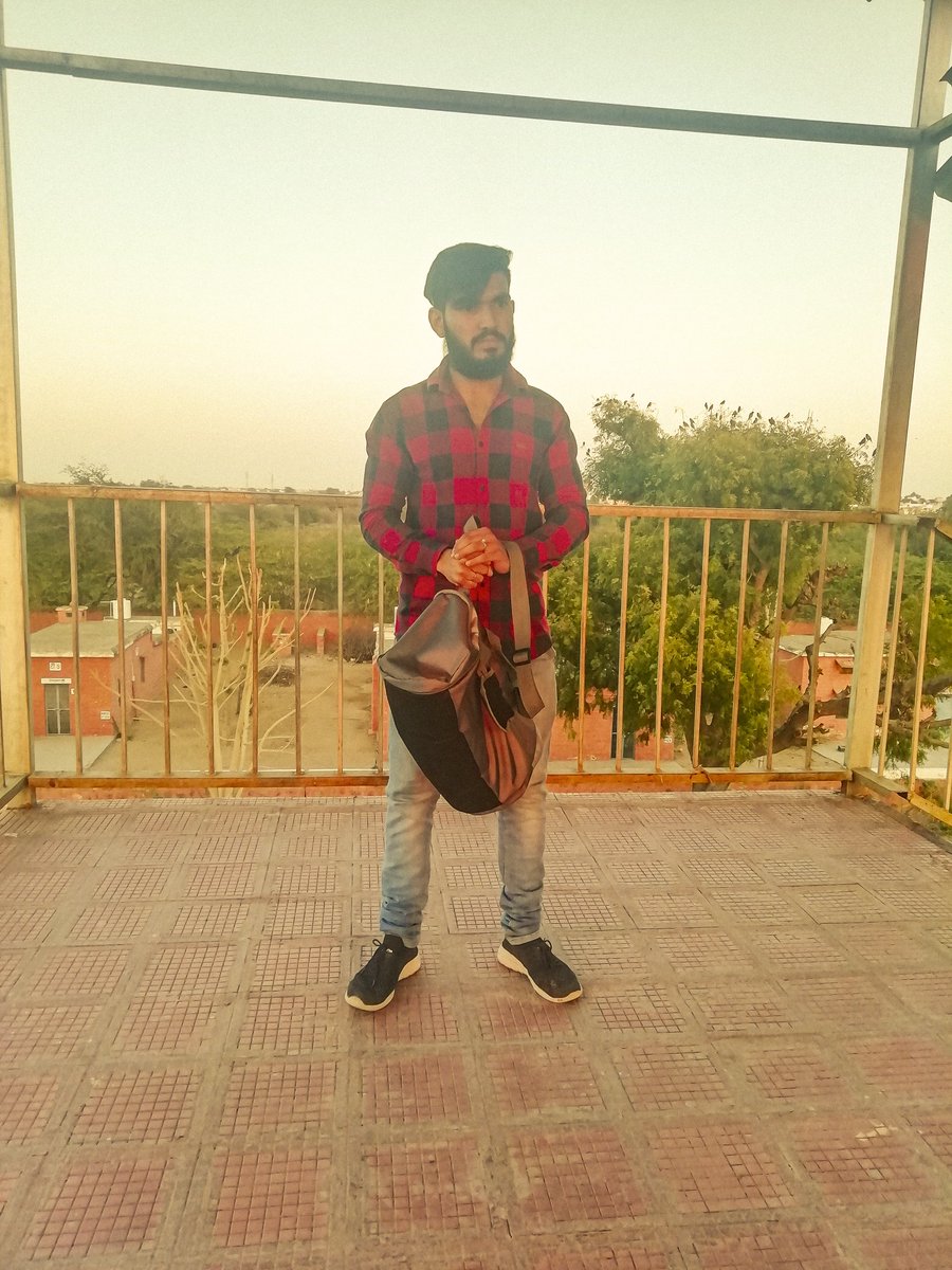 RajMilsher's tweet photo. #milsherraj #37 #2021 #gangstarlook #MR #INSTAGRAMI'D #viralphoto #photography #BoY #photooftheday #instamood #fashion #stylepicboY #MRStyling #😒😒 #MR37 #looking #lookerstyleonstreet #37bOY #_37 #_-3007-_ #37m https://t.co/smh3fhdOOf
