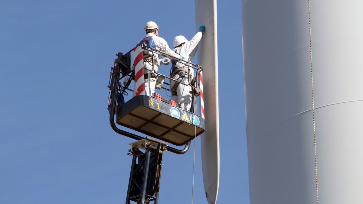 BladeExtension's tweet image. How are #RotorBladeExtension inspections performed? 

All extensions are inspected in situ by fully skilled professionals from two different certified companies, who use rope access techniques.

rotorbladeextension.com/rotor-blade-ex…