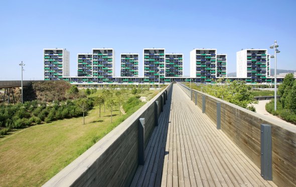 ManuelRevilla57's tweet image. Edificio Villamarina
Barcelona, 2009

Batlle i Roig Arquitectes rediseñó el sector Vilamarina en la ciudad de Viladecans, dividido por varios cauces de agua.

#DimartsUrbans

noticias.arq.com.mx/Detalles/14459…