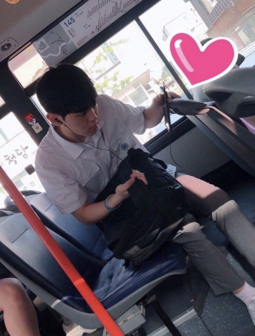 owo831's tweet photo. 청담고 이케멘 김현빈 ....... https://t.co/2xXhw2QTQq