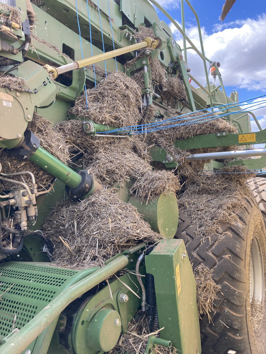 Simon_McRae's tweet photo. Love how clean these Krone balers run. https://t.co/OP5h23UoFM
