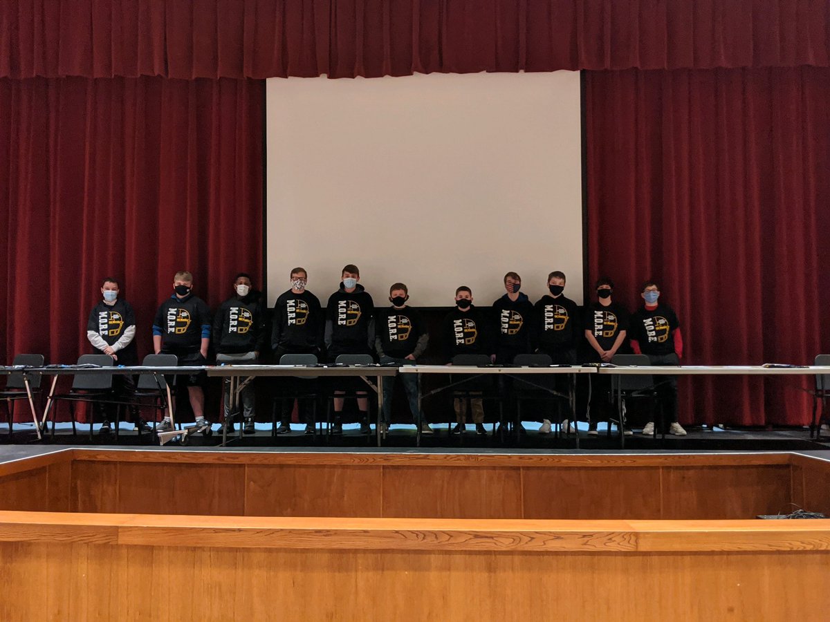 BRFootball_'s tweet photo. We were missing 4-5 of the boys but regardless we had a great 8TH grade signing night!! Welcome class of 2025!! 🏴☠️ #RiverFootball #MORE https://t.co/wkfwHvoct5