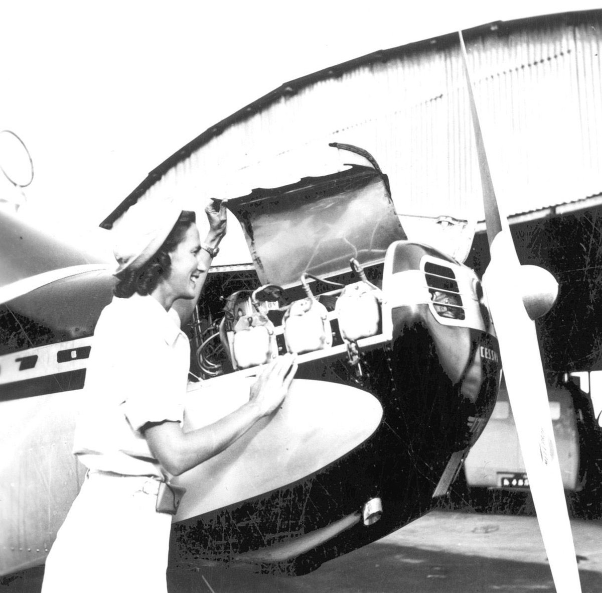 Heute ist ein historischer Tag! Vor genau 75 Jahren, am 23. Februar 1946, schrieb Pilotin Betty Greene Geschichte. Sie führte den allerersten Flug von MAF durch. 
#75yearsofmaf #iflymaf #mafinternational #mafdeutschland #legendär #buschpilotin #frauenpower #starkefrauen