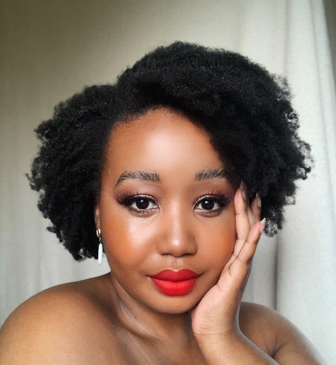 shophellenrose's tweet photo. Read to me baby! 🌹📖

Check out @flowahh_ ‘s review of our favorite Tlofessors Guide To Sexual Health &amp; Pleasure! 

You can also get your hands on this insightful book, on https://t.co/GDhpsZHtzn https://t.co/hV64b3dVVV