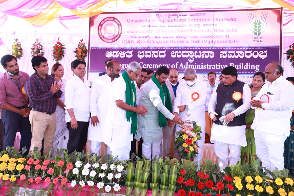 ADinfodeptVJP's tweet photo. ಕೃಷಿ ಸಚಿವ ಬಿ.ಸಿ ಪಾಟೀಲ ಅವರು 
ಜಿಲ್ಲೆಯ ಇಂಡಿ ಹೊರವಲಯದಲ್ಲಿ 601 ಸ್ಕ್ವೇರ್ ಮೀ. ವಿಸ್ತೀರ್ಣದಲ್ಲಿ, 1 ಕೋಟಿ 58 ಲಕ್ಷ ರೂ. ವೆಚ್ಚದ ಕೃಷಿ ವಿಜ್ಞಾನ ಕೇಂದ್ರ  ಆಡಳಿತ ಭವನದ ಉದ್ಘಾಟನೆ ಮಾಡಿದರು. https://t.co/9AJhxcjHgH