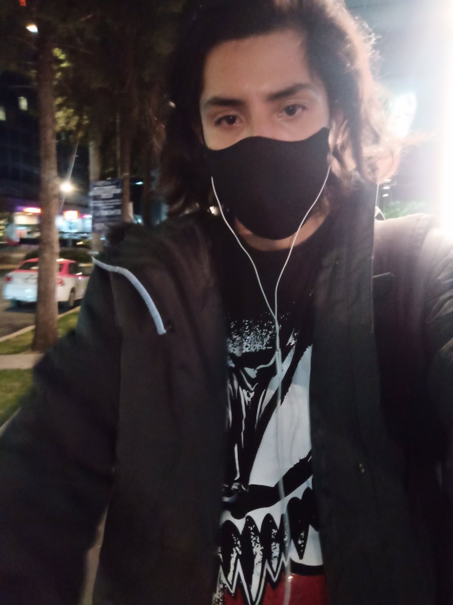 Atona13's tweet photo. Aquí paseando de noche 🤭
La neta me veo chido o nel? 😔
#night #FelizLunes #sudadera #jacket #sonnego https://t.co/LQrIRdjDi7