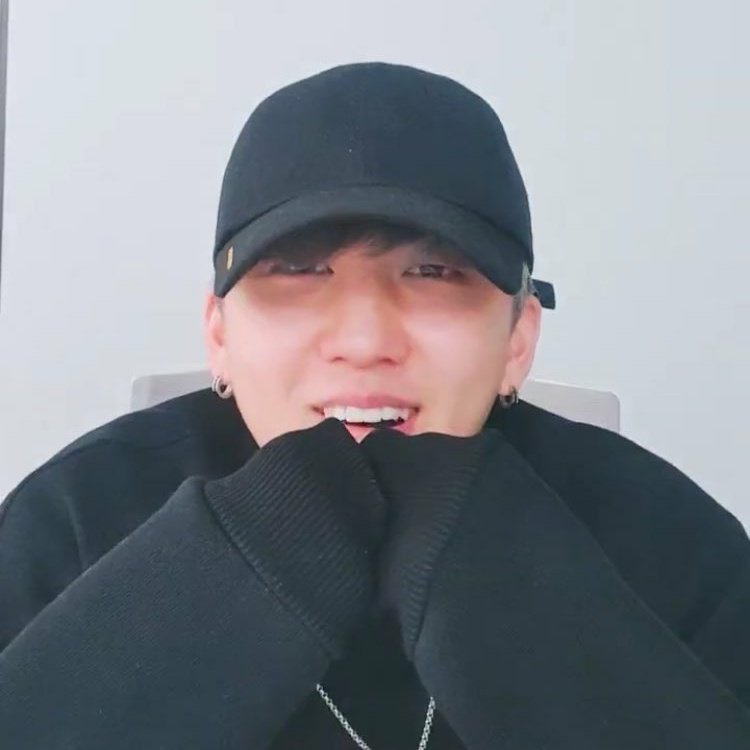 hourly changbin∞⁸ (semi CLOSED) tweet media