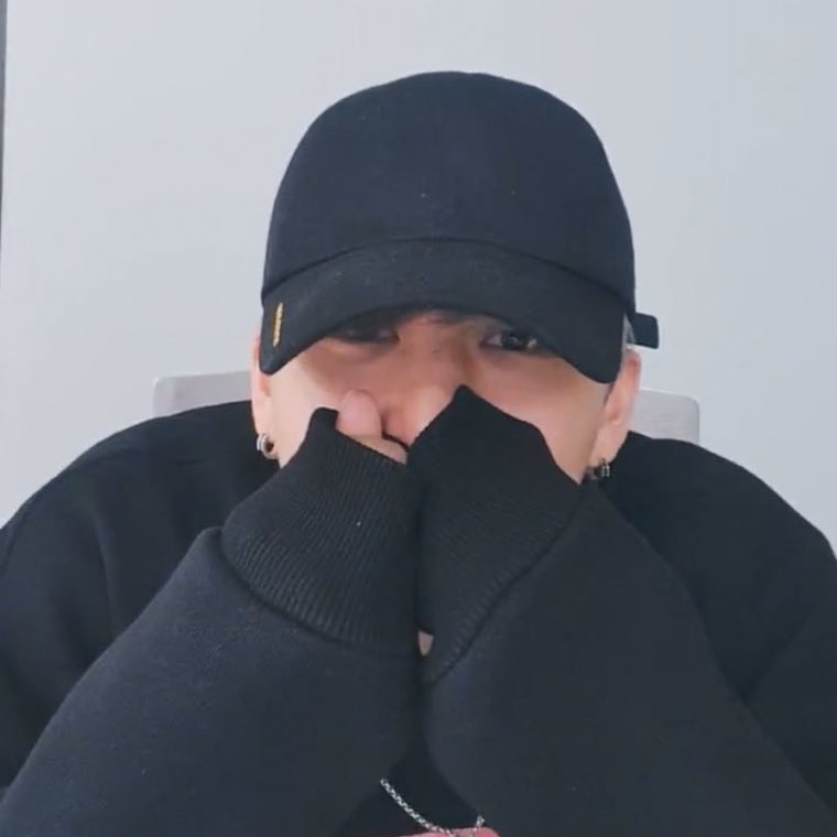 hourly changbin∞⁸ (semi CLOSED) tweet media