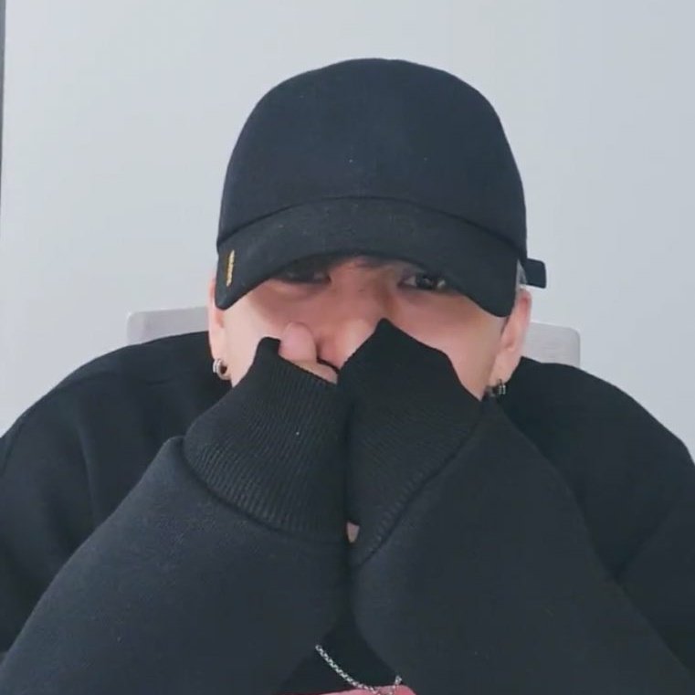 hourly changbin∞⁸ (semi CLOSED) tweet media