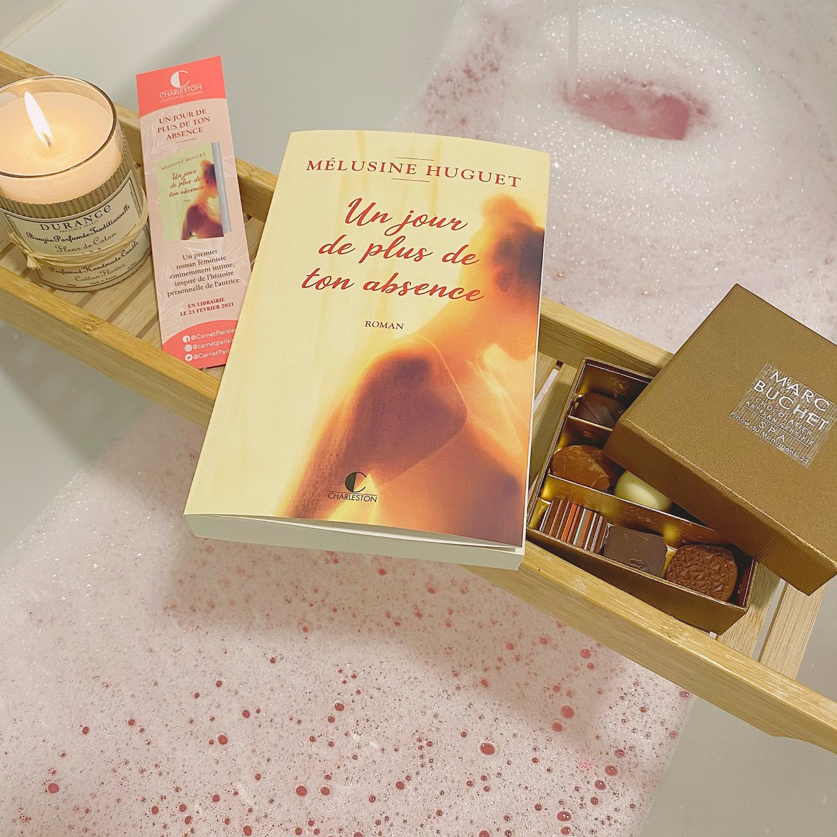 C’est aujourd’hui que paraît le fabuleux Un jour de plus de ton absence de <a href="/CarnetParisien/">Carnet Parisien 🌸</a> 😍😍😍 une pépite à découvrir ❤️