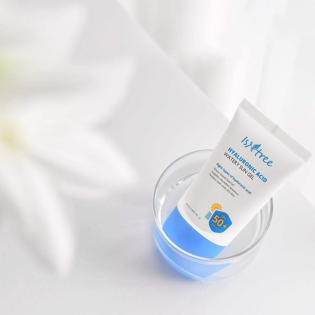 stylevana_sv's tweet photo. *Brb* taking our favorite SPF to enjoy the sun 🌞💕 We're currently loving Dr.G's Green Mild Up Sun for its mild and lightweight formula🌟
SHOP HERE: https://t.co/d9L8X08gK5
#stylevana #kbeauty #drg #suncare #logicallyskin https://t.co/ZlEDEeHi15