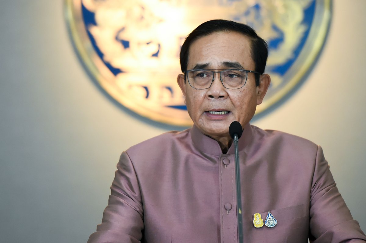 joe_black317's tweet photo. ประยุทธ์บอกนักข่าวไปฟัง #ทักษิณ อยู่ได้ ชอบไปฟังกันนัก พวกทำผิดกฏหมายและอยู่ต่างประเทศ ให้เครดิตกันอยู่ได้ 
.
 ใช่ครับ ต้องฟัง���วกฉีกกฏหมายแล้วยังอยู่ในประเทศแบบคุณประยุทธ์ครับ มีสาระมากเลย 
#clubehouse https://t.co/8nNb2rczrU
