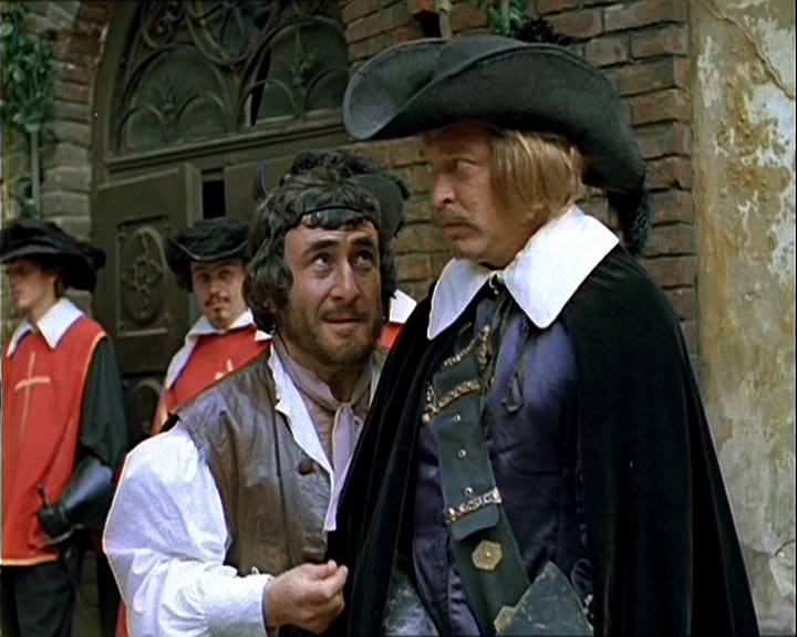 Друзья 8 сезон 7 серия. Модельная школа ведьмы дженис. Евротур фильм 2004. Фильм трое и снежинка сюжет. Евротур фильм 2004 мэтт дэймон.