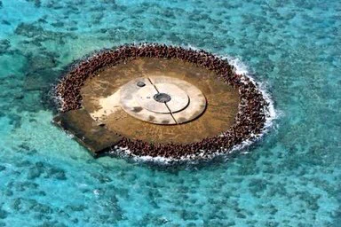 そんなわけない！ 偶然にも2人は沖ノ鳥島（無人島）に住んでいる？！