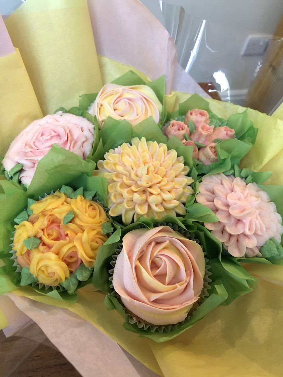 cakes_tj's tweet photo. The suns out. So are the cupcake bouquets. #cupcakes #localbusiness #pinnercakemaker #pinner #keepitlocal https://t.co/QZxstJqRYx
