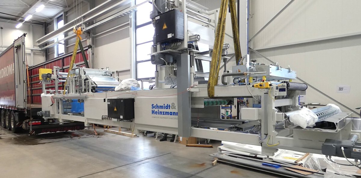 SuHGermany's tweet image. The loading and transportation of machines goes into the next round. The machine for production of SMC material at laboratories “LabLine 600” is send to a customer in Europe. 
#smc #labline #materialproduction #fiberreinforcement #plastics