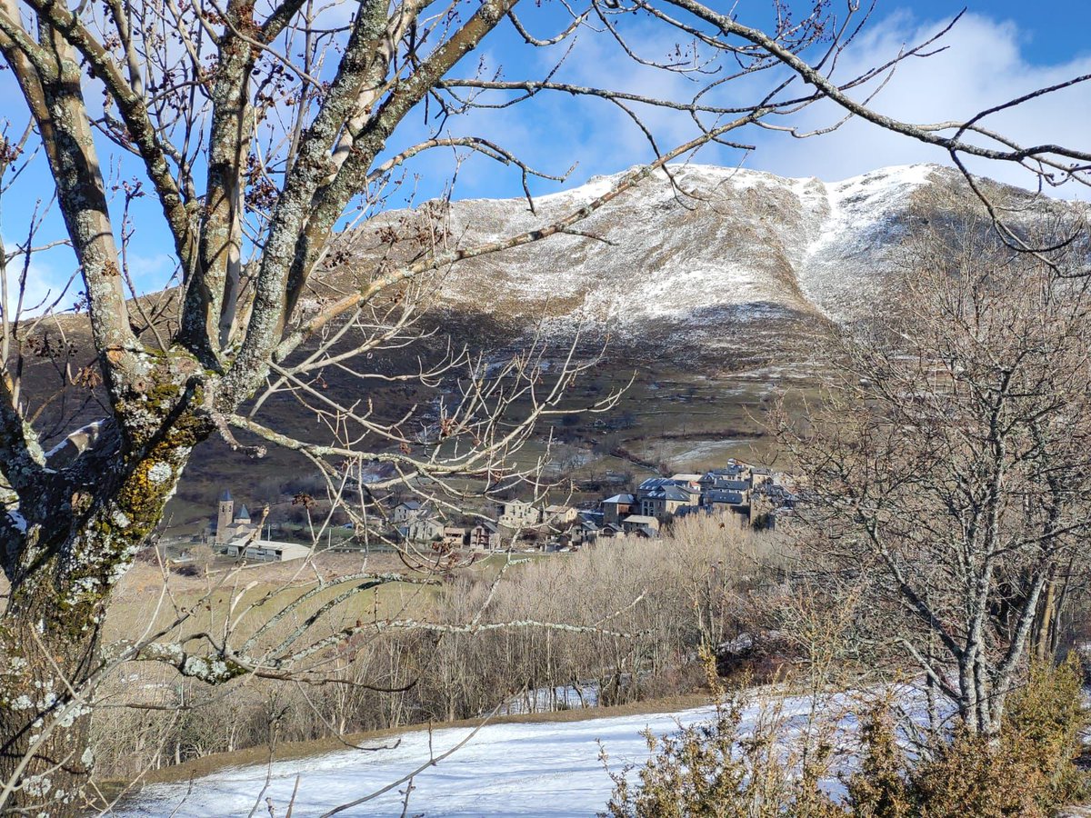 𝐑𝐮𝐭𝐚 𝐝𝐞 𝐥𝐚 𝐒𝐞𝐫𝐫𝐚

Hemos partido de <a href="/Casaquintana/">Casa rural Quintana</a> hacia la ermita de #SanAventí,  junto a las orillas del río #NogueraRibagorzana (a 915 m de altitud).
 #SenderoTuristico #SenderosDeAragon #PuntoPirineos