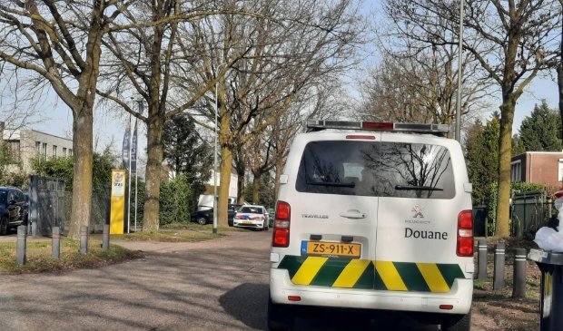 Politie en douane doorzoeken panden in Hunnenpad - ..