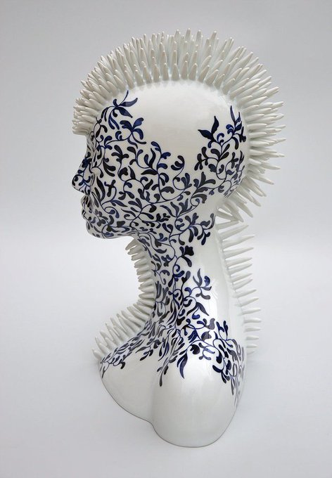 Juliette Clovis, contemporary French ceramic artist who works with porcelain #womensart
