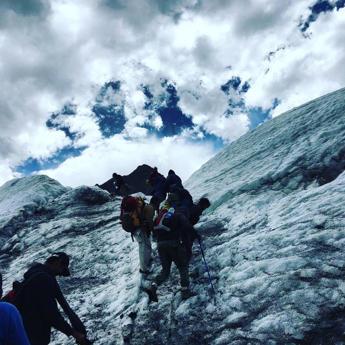 238Ali's tweet image. #Rushlake #expidition #2k19 #thekarakoramclub #PC @absar89 #beautifulpakistan 🇵🇰 towards rush lake from birchoko campsite. Miar glacier is a sight. “Mountains teach that not everything in this world can be rationally explained.” – Aleksander Lwow