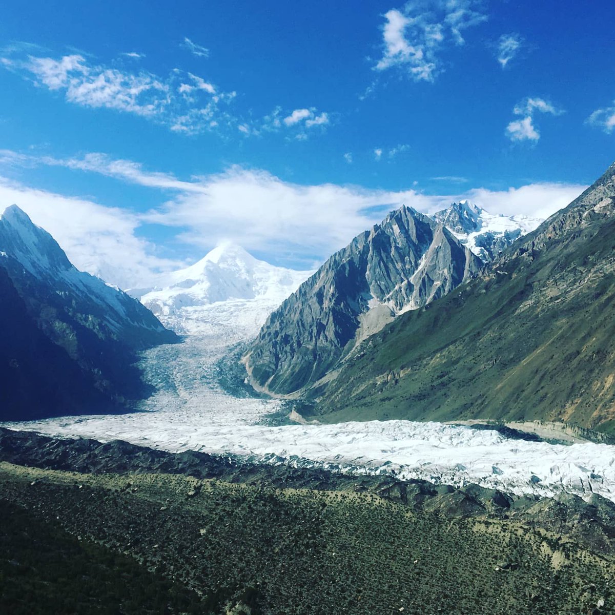 238Ali's tweet image. #Rushlake #expidition #2k19 #thekarakoramclub #PC @absar89 #beautifulpakistan 🇵🇰 towards rush lake from birchoko campsite. Miar glacier is a sight. “Mountains teach that not everything in this world can be rationally explained.” – Aleksander Lwow