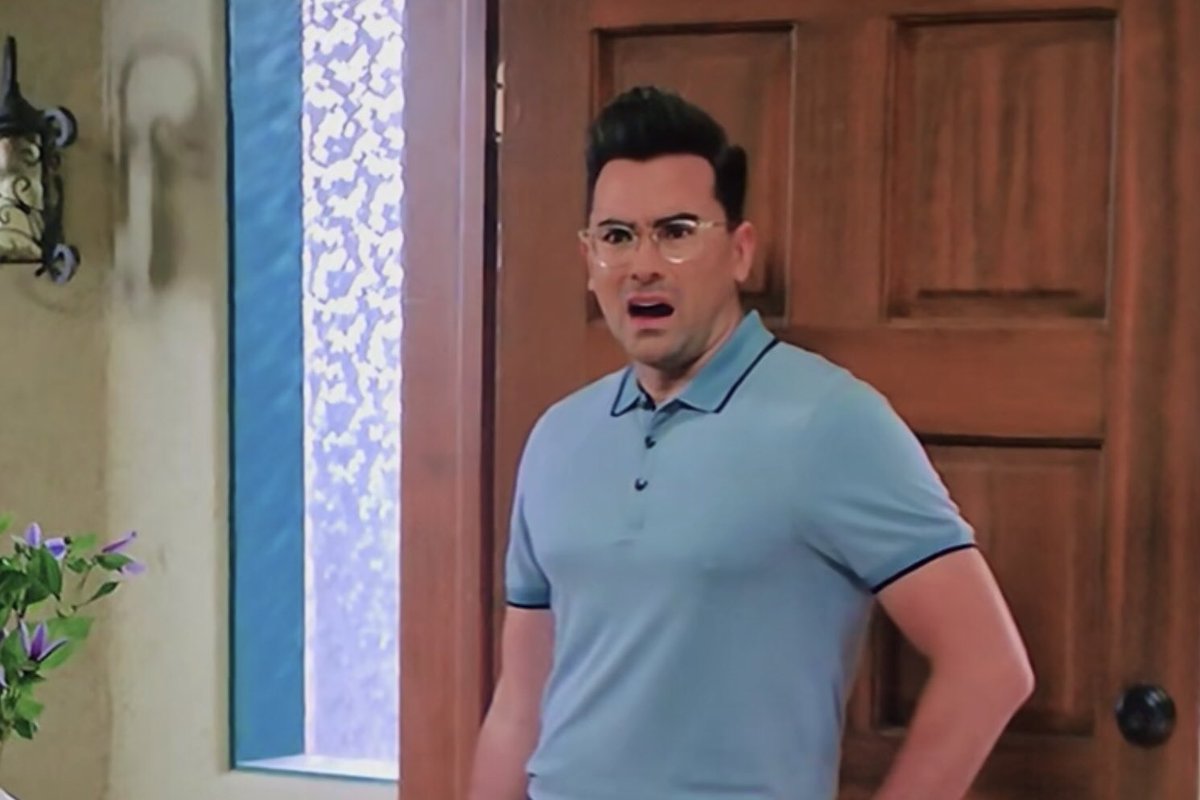 chrislmcclain's tweet image. Can’t even believe that I’ve never seen the whole episode before now! Got to watch @danjlevy new-to-me-content on the hilarious Modern Family. I was kinda giddy - not gonna lie. #glowingskin #sketchboy 
(streaming on Hulu!)