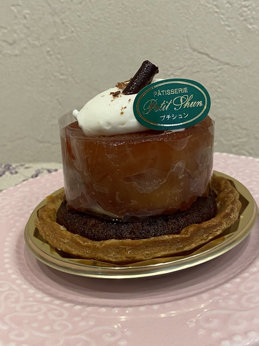 M Zzz 熊本市東区月出のケーキ屋さん プチシュン お店が出来た頃は週1で 今は時々おじゃますます クフリィボウルとタルトタタン ずっとかわらない味は落ち着きます ミルフィーユも一緒に もっときれいなケーキなのに わたしの撮影力の問題で おいしい M Zzz 熊本市東区月出のケーキ屋さん プチシュン お店が出来た頃は週1で 今は時々おじゃますます クフリィボウルとタルトタタン ずっとかわらない味は落ち着きます ミルフィーユも一緒に もっときれいなケーキなのに わたしの撮影力の問題で おいしい