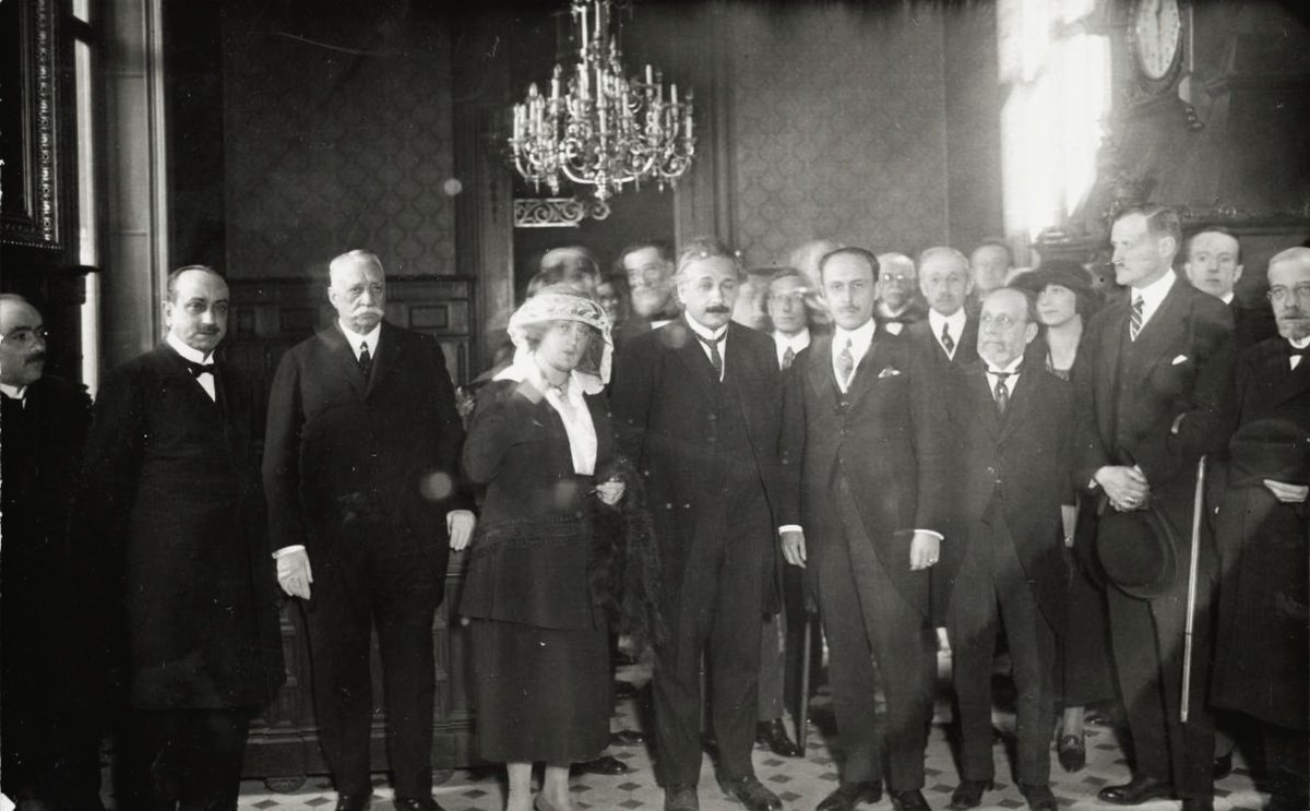 BCN_arxiu's tweet photo. 💡 Tot just avui fa 98 anys el científic #AlbertEinstein visitava la Casa de la Ciutat durant la seva visita a #Barcelona i terres catalanes.
👉 D'aquesta manera ens sumem al repte del #documentdeldia impulsat per l’@AAC_GD!
ℹ️ https://t.co/z7w6K64iuW
#ArxiuBCN #MemòriaBCN https://t.co/i9vSjLj9X7
