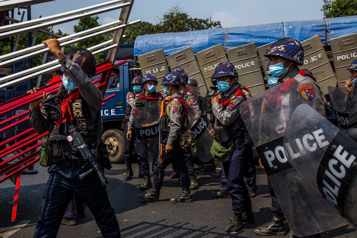 KenRoth's tweet photo. The G7 on Myanmar: "We condemn the intimidation and oppression of those opposing the coup....The systematic targeting of protesters, doctors, civil society and journalists must stop and the state of emergency must be revoked." https://t.co/P8uPs1QbKC. #MyanmarCoup https://t.co/gXCnno4o2T