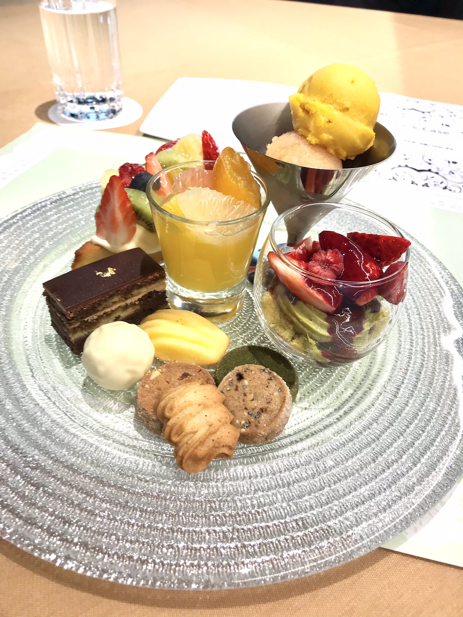月歩 誕生日は 動物園のレストランでデザートセットを堪能 娘と分けっこしたものの 完食出来ず 明日は旦那と久しぶりのデートなので すごく楽しみ T Co Mvzbabkteq Twitter
