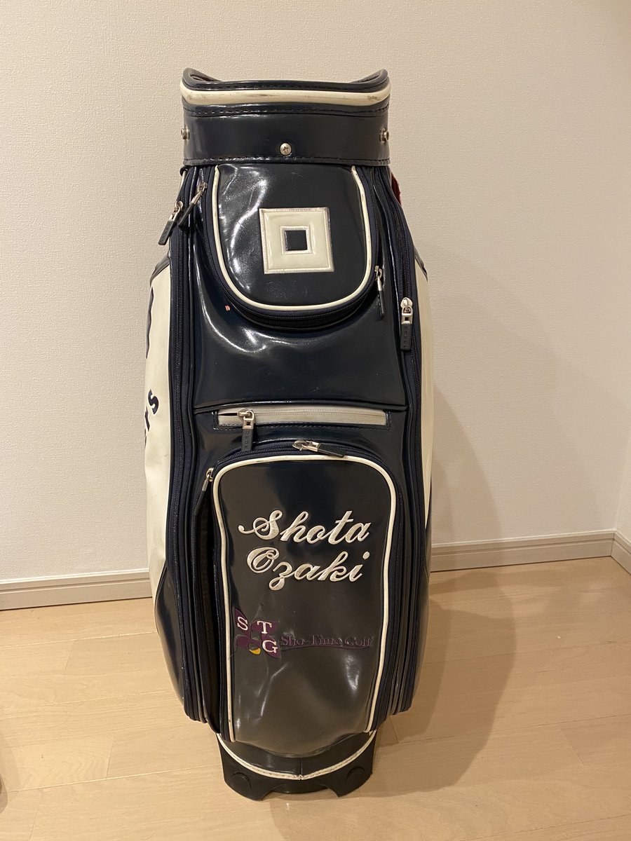 sho_timegolf's tweet photo. フォローアンドリツイートでこちらの僕が使っていたSho-Time Golfロゴ入りオノフキャディーバッグをプレゼントします。腹部分のファスナーが壊れてます。要る人なんていますかね。笑 https://t.co/PIIOqccfcl