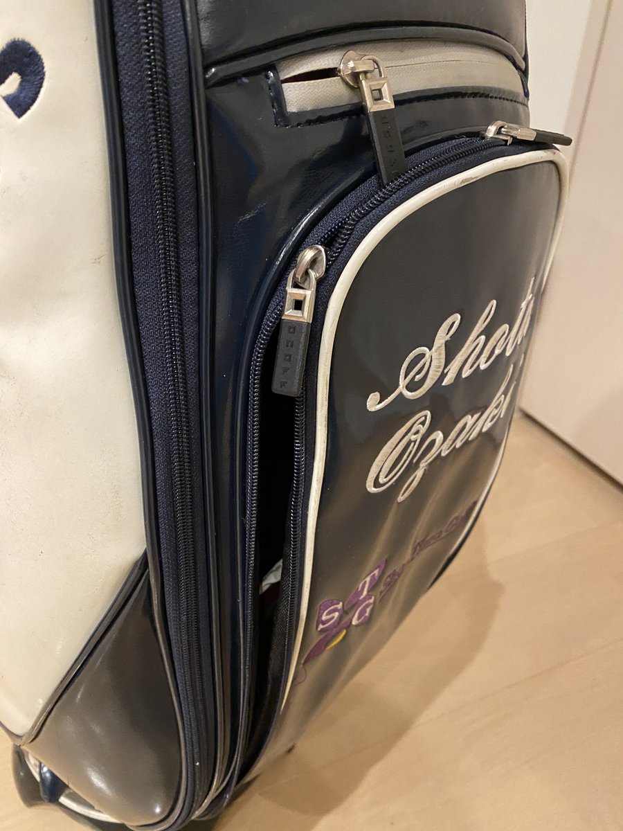 sho_timegolf's tweet photo. フォローアンドリツイートでこちらの僕が使っていたSho-Time Golfロゴ入りオノフキャディーバッグをプレゼントします。腹部分のファスナーが壊れてます。要る人なんていますかね。笑 https://t.co/PIIOqccfcl