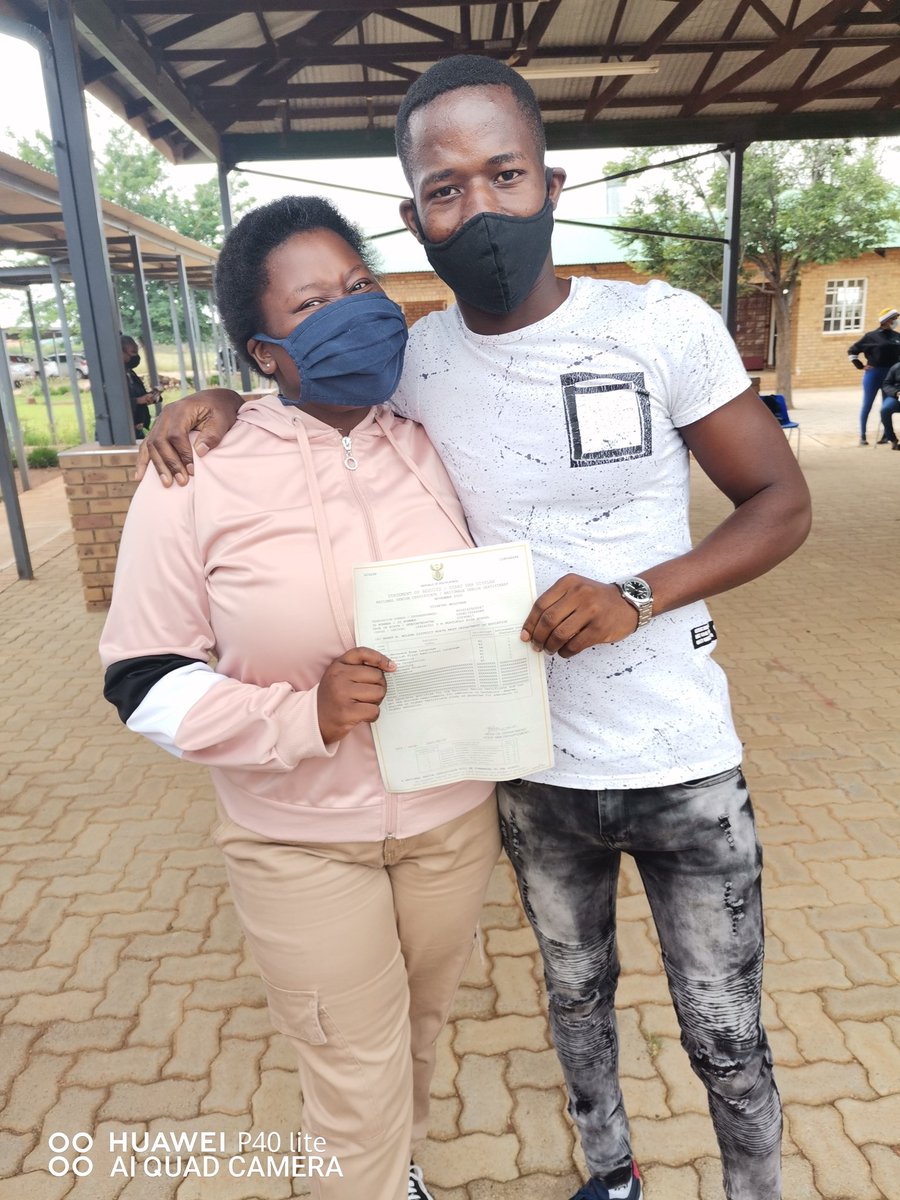 Tumelo254's tweet photo. A simple girl from a rural area, from a rural school with 6 distinctions out of 7❤️❤️#MatricResults2020 https://t.co/at25DQAcGZ