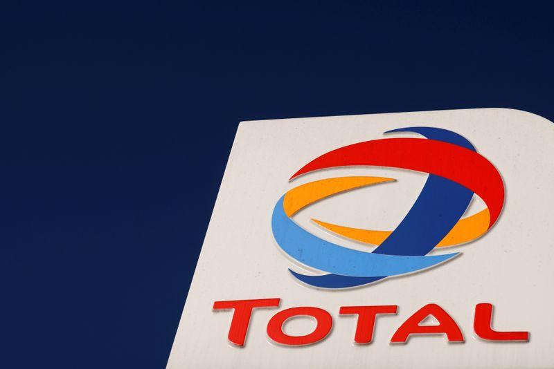 Total sells wind and solar farm stakes to Credit Agricole and Banque des Territoires https://t.co/7ioJDMkxRU https://t.co/FDh9MByHFo