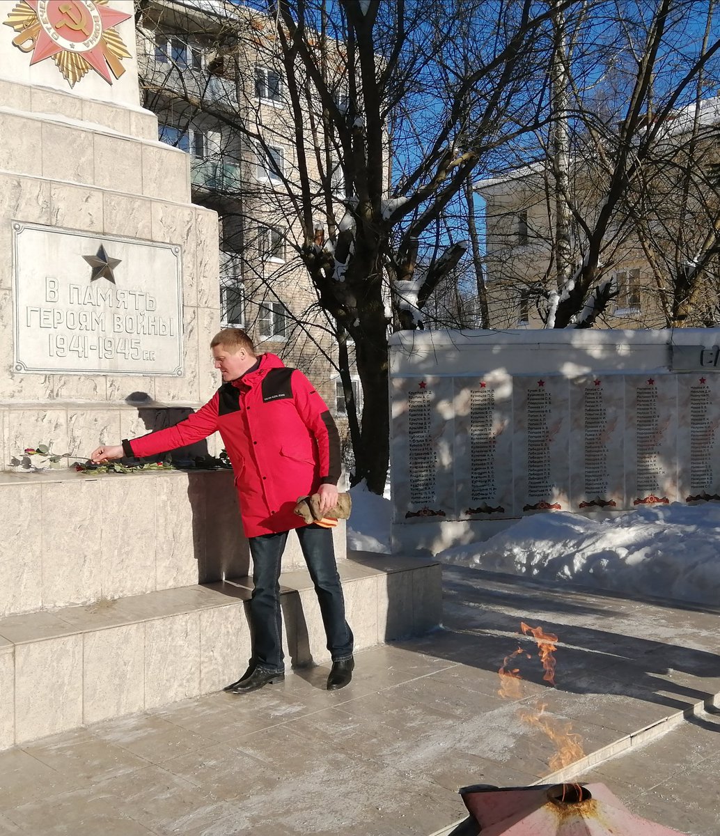 В День Защитника Отечества возложили цветы к Обелиску Славы в г. Приволжске
#защитимпамятьгероев
#ЕР37 #Приволжск #ИвановскаяОбласть