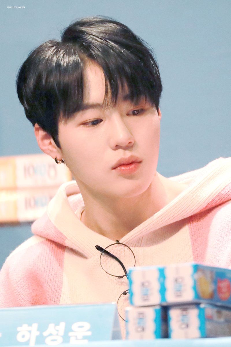 seng_un_e_noona's tweet photo. 요하이 하성운 청순 그자체........... 
#하성운 https://t.co/XaUy7wGetB