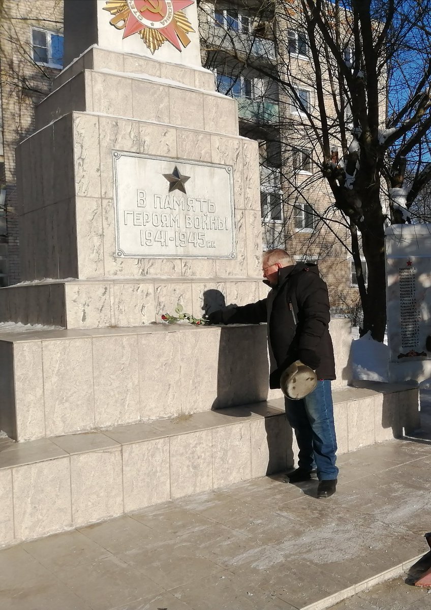 В День Защитника Отечества возложили цветы к Обелиску Славы в г. Приволжске
#защитимпамятьгероев
#ЕР37 #Приволжск #ИвановскаяОбласть
