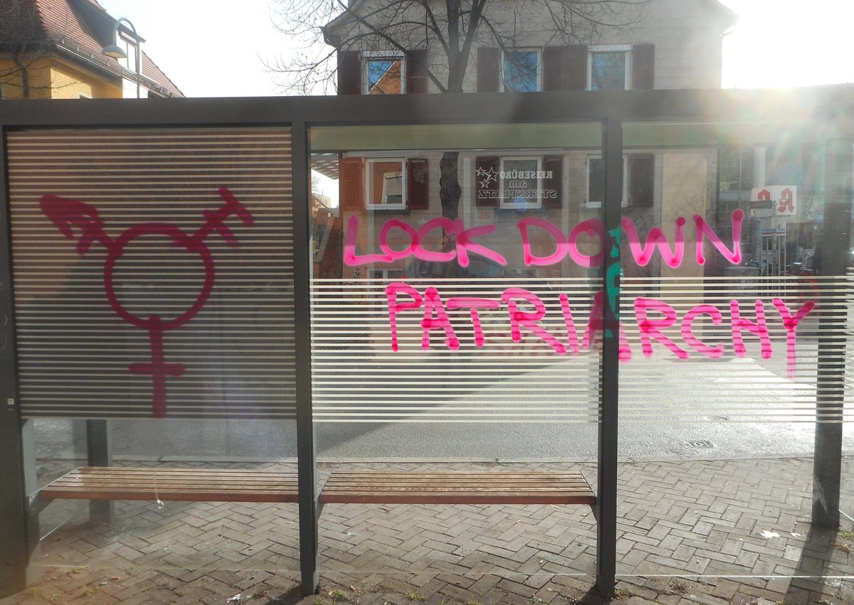 SterniWatch's tweet photo. Noch 13 Tage bis zum #8März.

Rund um den #Sternplatz #Tübingen wurde die Gegend schon mal verschönert. 

#Feminism #LockdownPatriarchy #RacheAmPatriarchat https://t.co/MUHM86mPIQ