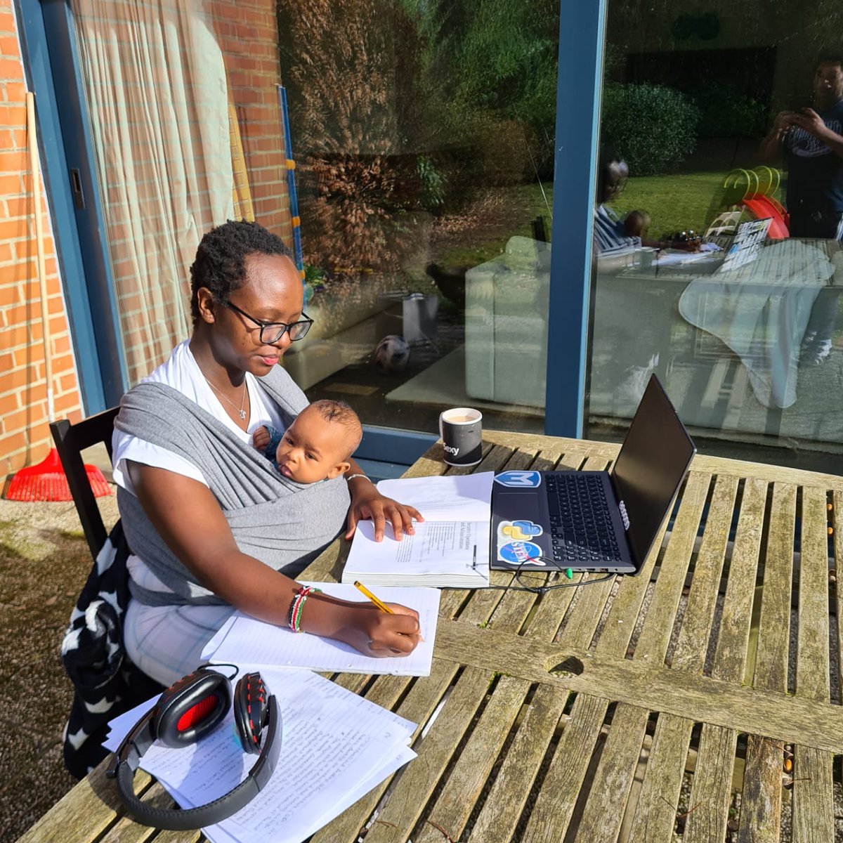 Who says that moms or dads  can't study/go to school or even make a career change like any other person?
#cybersecurity #CareerGoals #motherhood #WomenWhoCode #tech #motivation #inspiration #RoleModel