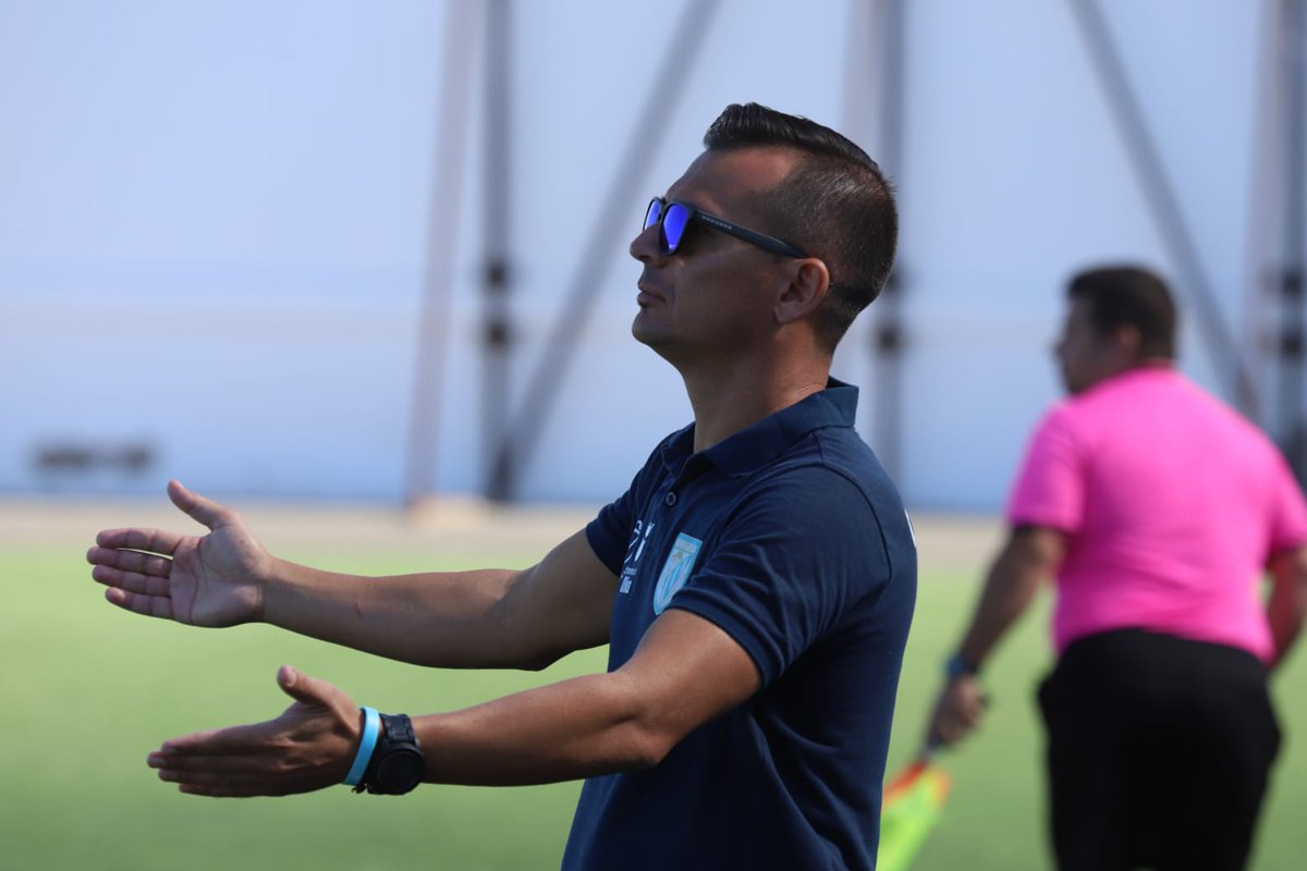 No dejen de escuchar las declaraciones de Andrés <a href="/DeFranquiz/">Andrés De León Franquiz</a> presidente y entrenador del CD Cotillo donde vuelve a poner los puntos sobre las i. radiosintonia.com/el-deportivo-d… A partir del minuto 15. 
"No vamos a formar parte de este circo y si tenemos que retirar el equipo lo haremos".