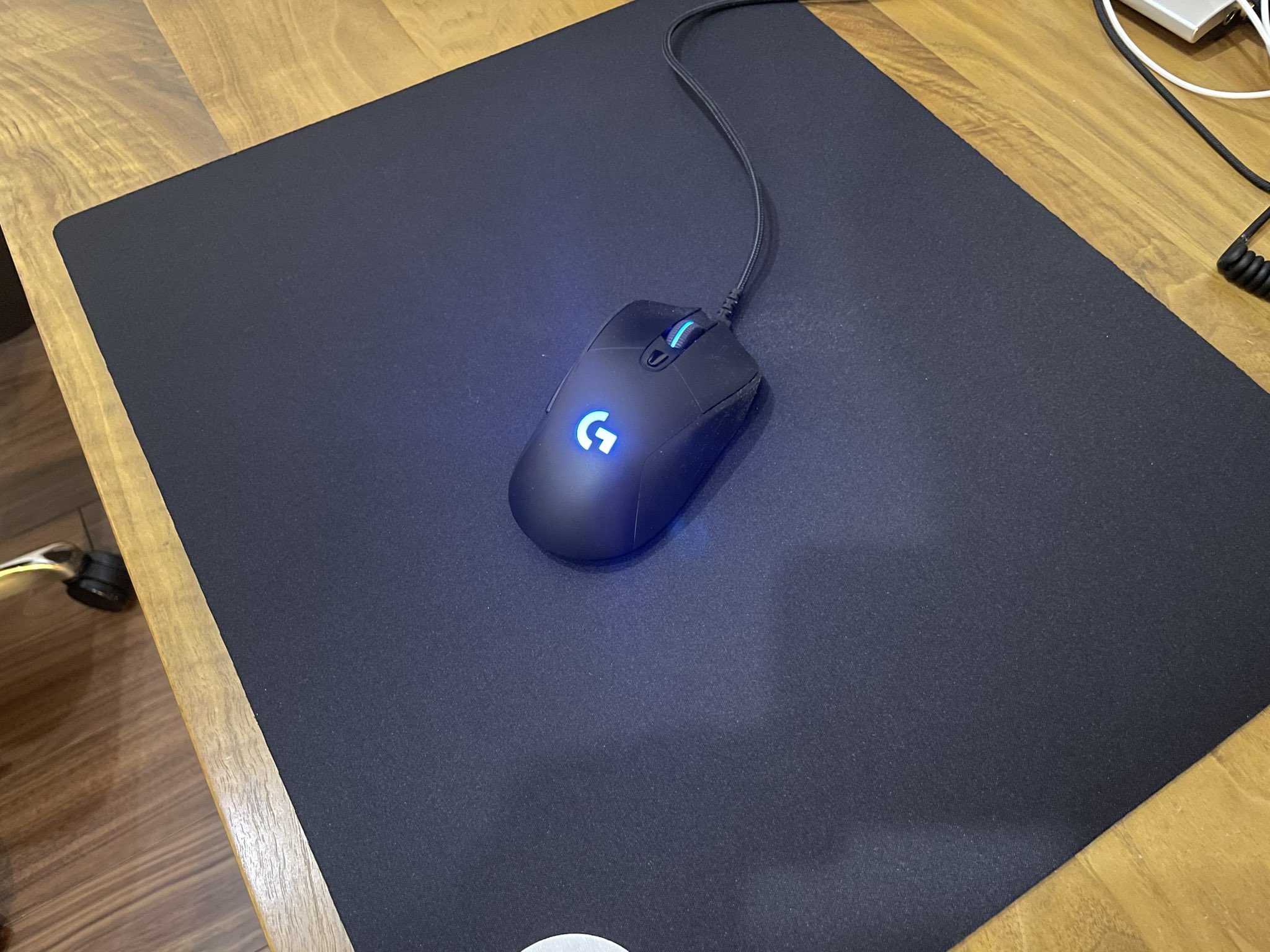 ワロス Apexシルバー帯でこのサイズのマウスパッド使ってるの俺だけだろ 多分rasと同じマウス T Co 5vrvmgjz8s Twitter