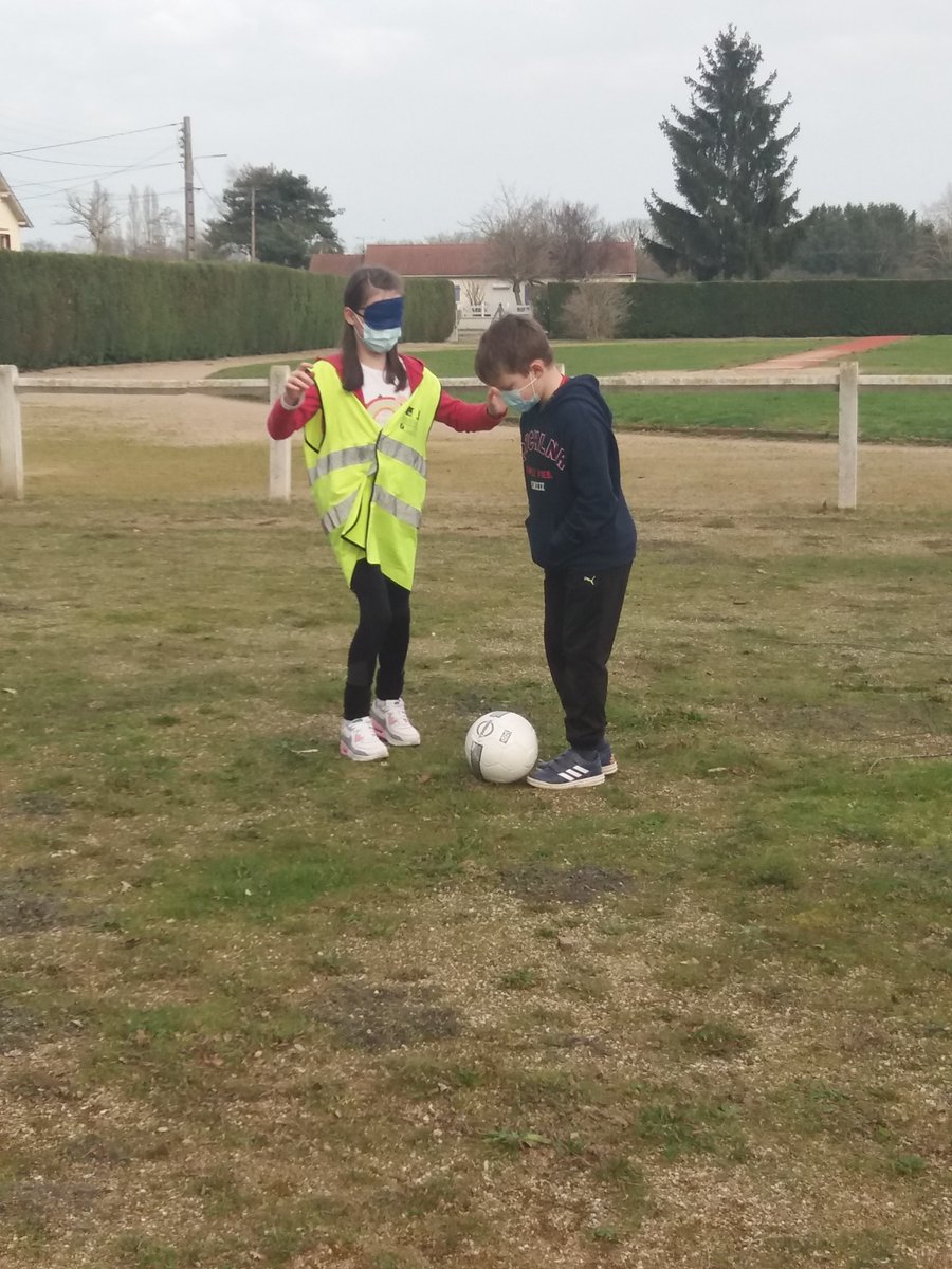 BernonMme's tweet photo. Decouverte cecifoot avec Alice, déléguée Usep.
Semaine #sop #usep03 https://t.co/uTbAdDdW7C