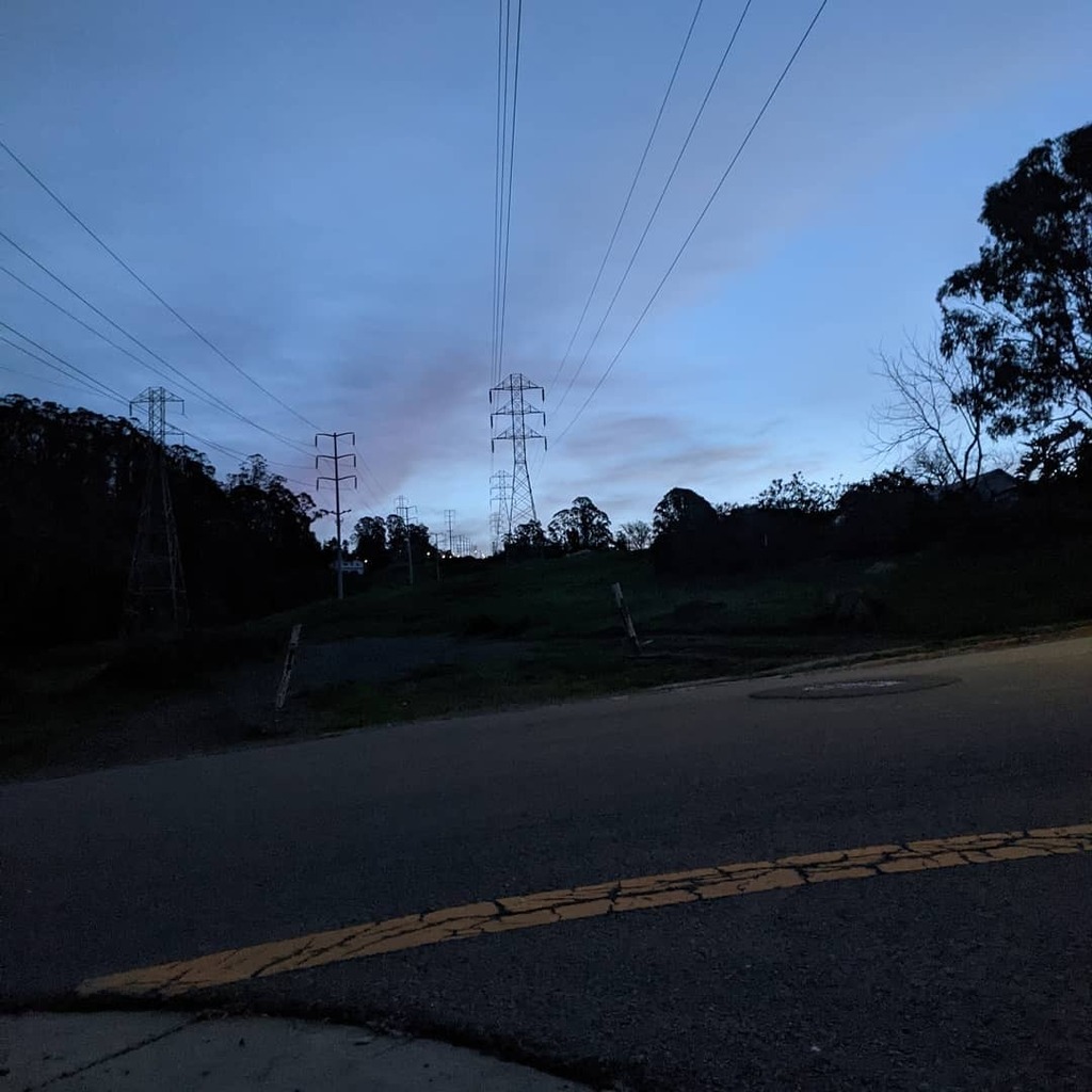 digd0ug's tweet photo. Paused at the bottom of Powerline on my way back to soak in the morning light for a minute. Enjoying the early morning makes it a lot easier to get up to train.
#RunLifeBalance
#RunwithPower #strydrunning
#RunStronger #RunLonger #RunLife
#ultrarunn… https://t.co/9tGI49jfqf https://t.co/eUUBI458y6