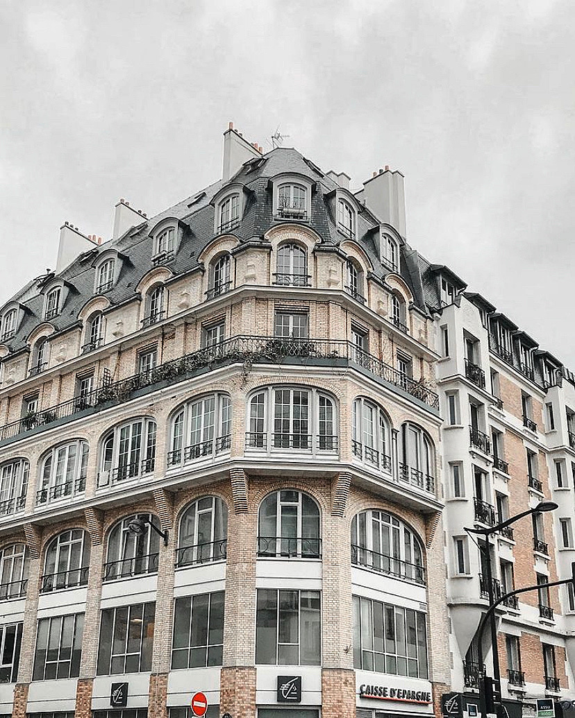 [LA GALERIE DES NATIONS] Bien plus modeste en taille que les Galeries Lafayette, mais tout aussi historique. La #ruedAvron comptait son grand magasin au début du 20e siècle (Photo : @rhts_) #Paris20 #grandmagasin #histoireparis #histoiredeparis #buzenval bit.ly/3qLC0C4