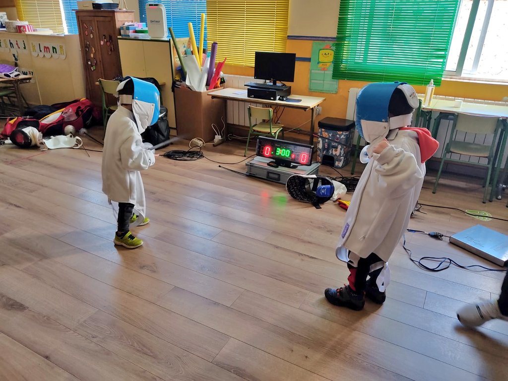 Promoción Deportiva
L@s alumn@s de Educación Primaria de los Colegios de Viloria del Henar y San de Miguel del Arroyo han participado hoy martes en los Talleres de Iniciación a la Esgrima organizados por @deportesdipu y <a href="/Dip_Va/">Diputación de Valladolid</a> en #JuegosEscolares

<a href="/esgrimaelduque/">esgrima el duque</a> y <a href="/VCEsgrima/">Esgrima Valladolid</a>